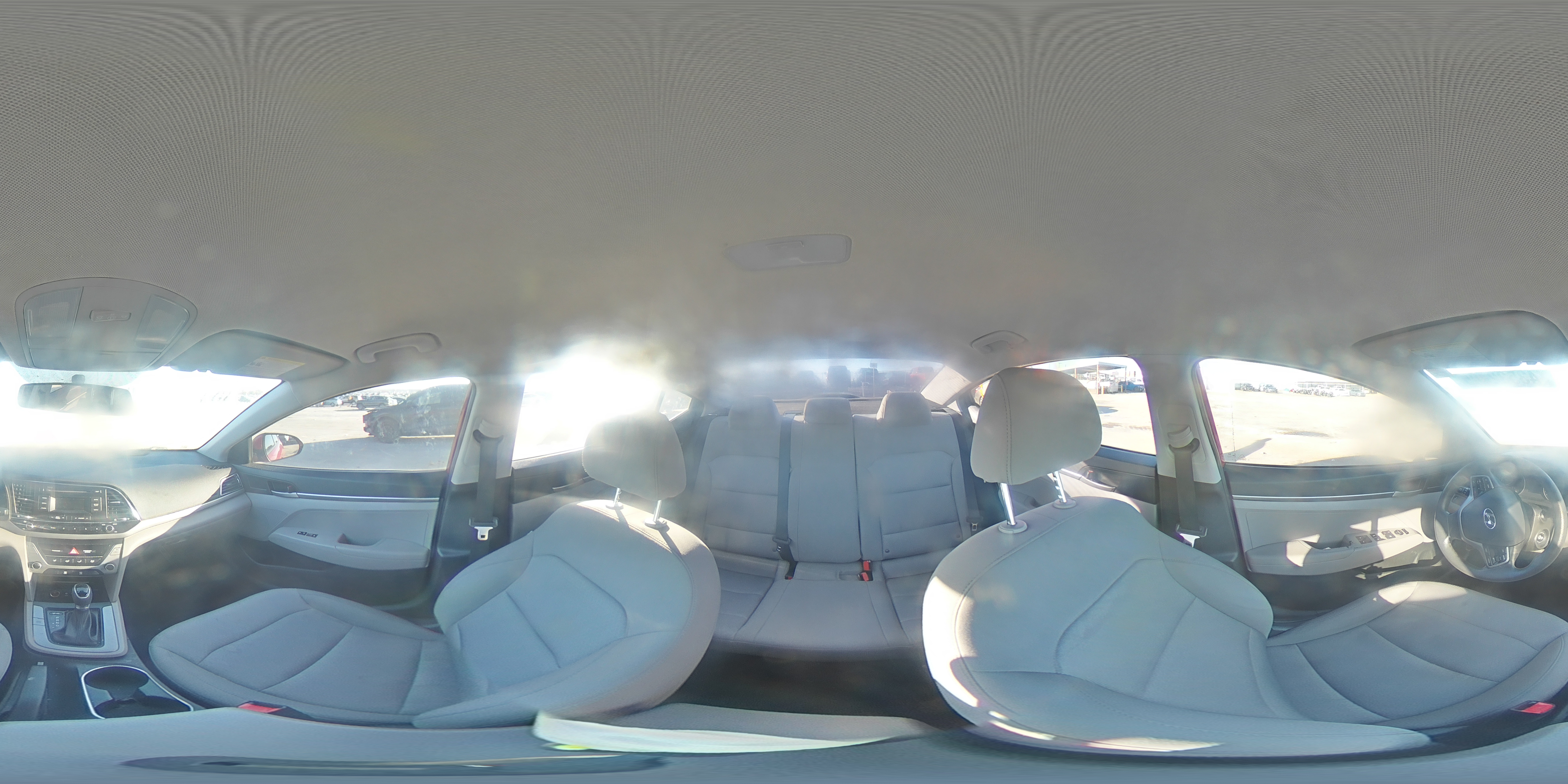 2018 Hyundai Elantra - Image 13