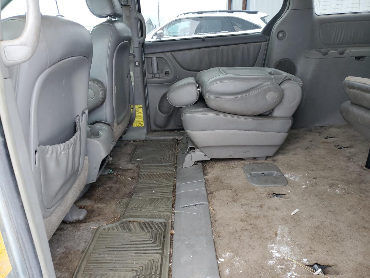 2005 Toyota Sienna - Image 11
