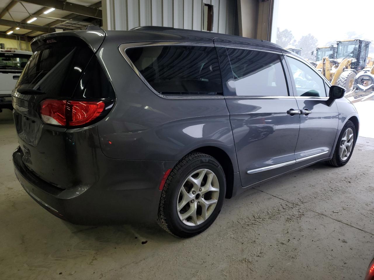 2017 Chrysler Pacifica - Image 3