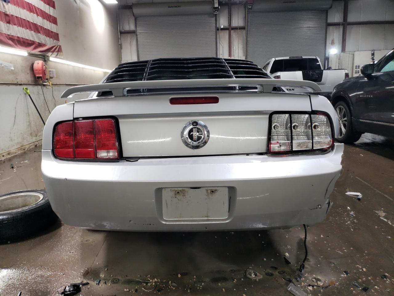 2005 Ford Mustang - Image 6