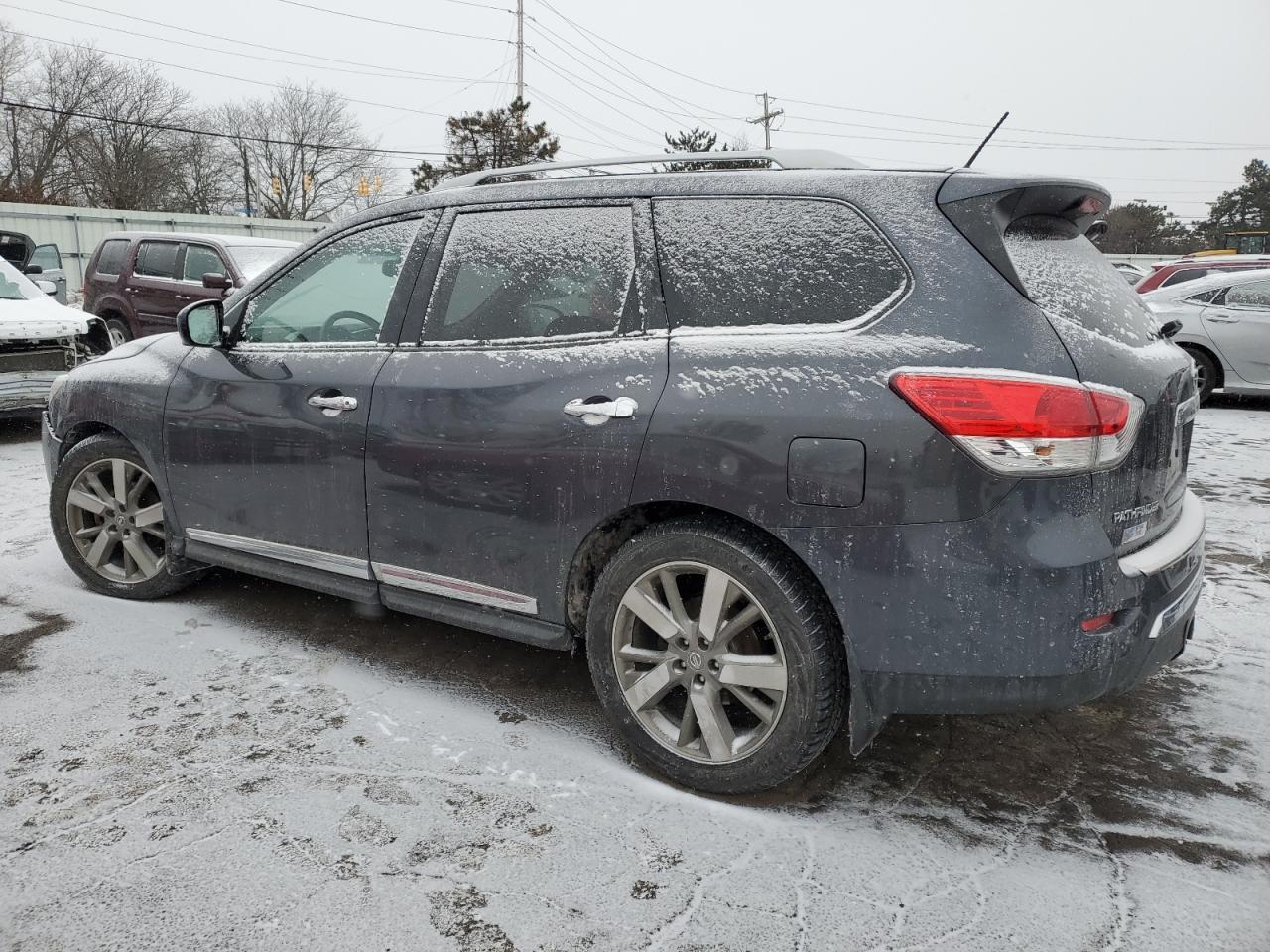 2014 Nissan Pathfinder - Image 2