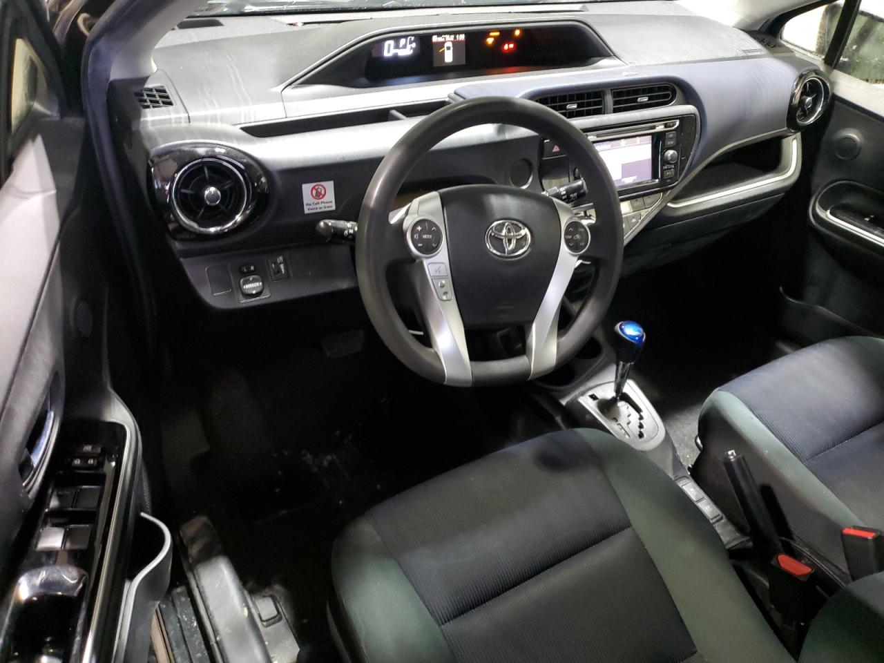 2016 Toyota Prius - Image 8