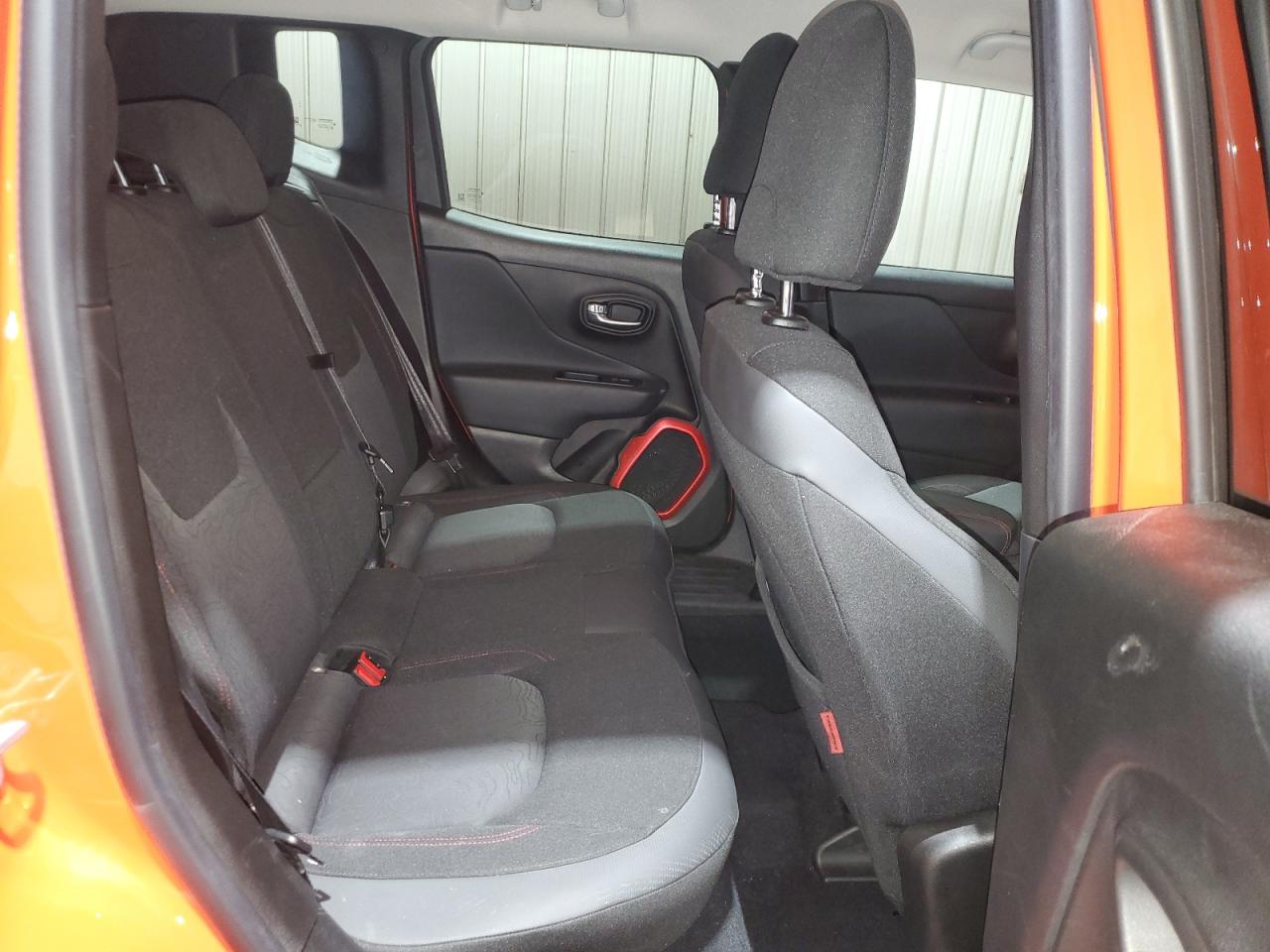 2017 Jeep Renegade - Image 11