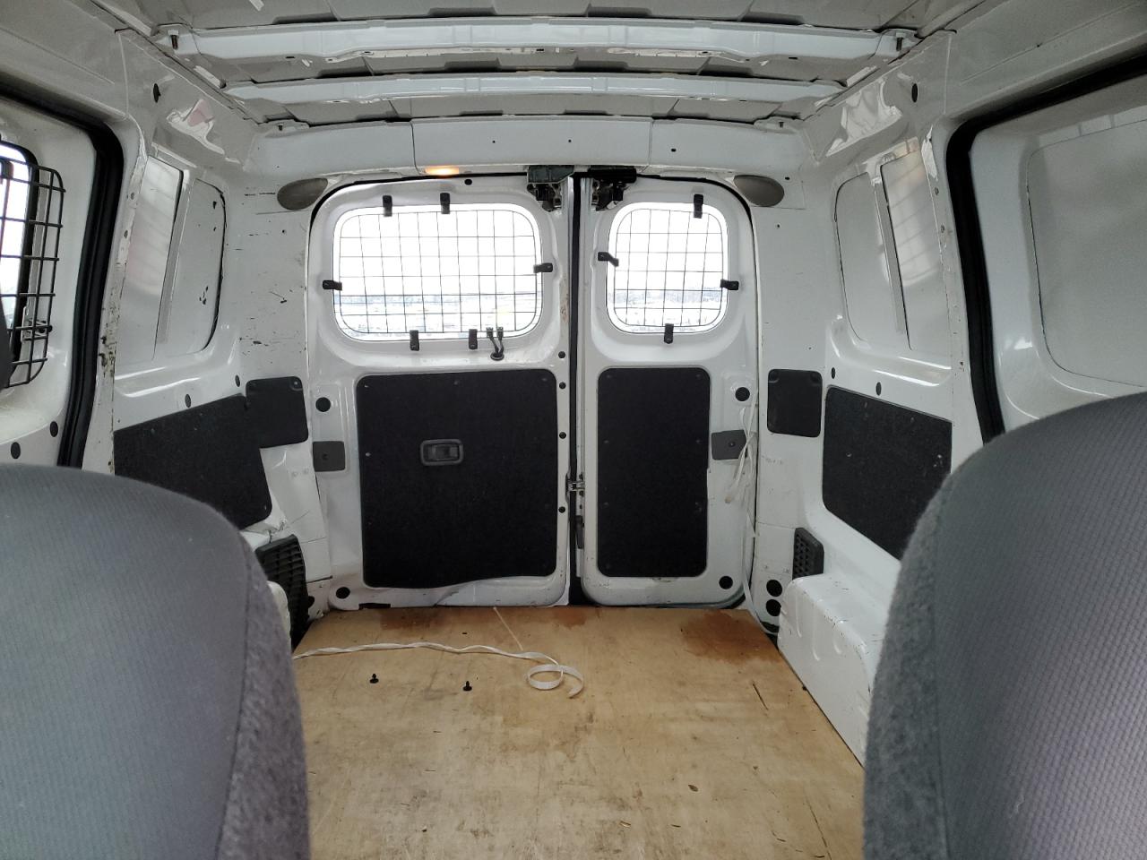 2017 Nissan NV - Image 10