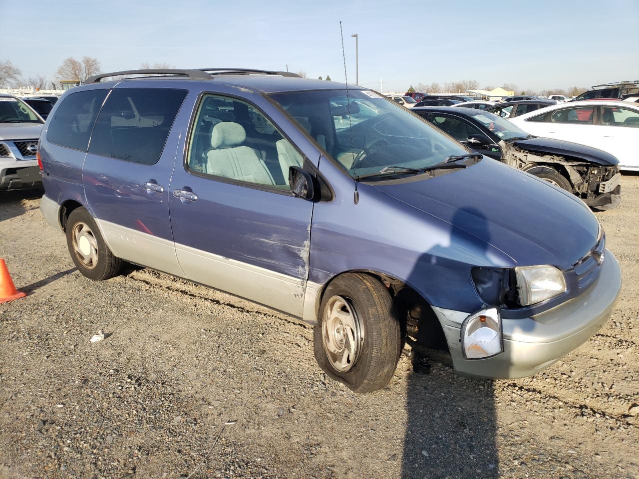 2000 Toyota Sienna - Image 4