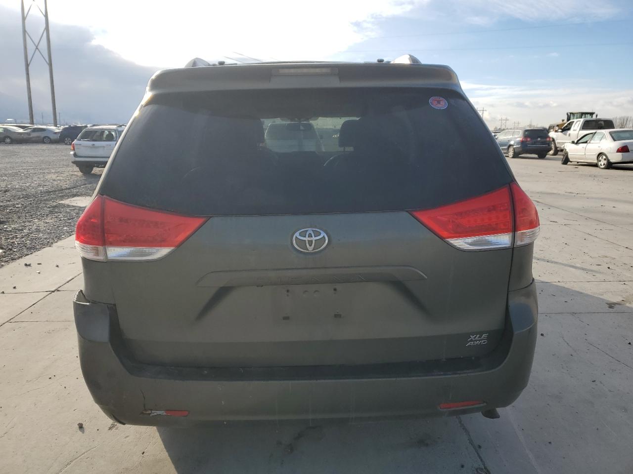 2012 Toyota Sienna - Image 6