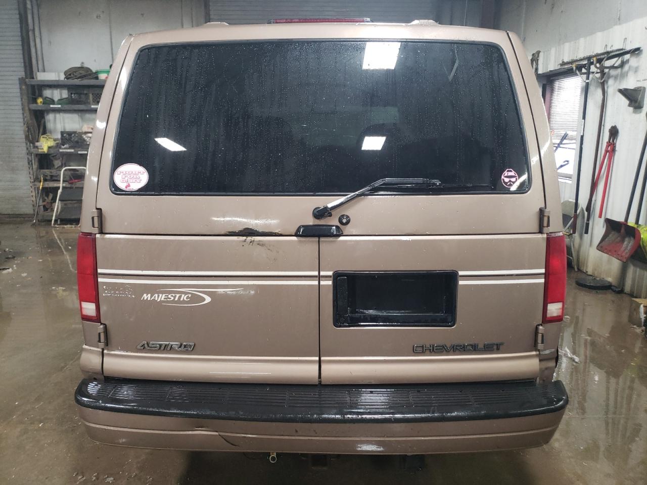 2000 Chevrolet Astro - Image 6