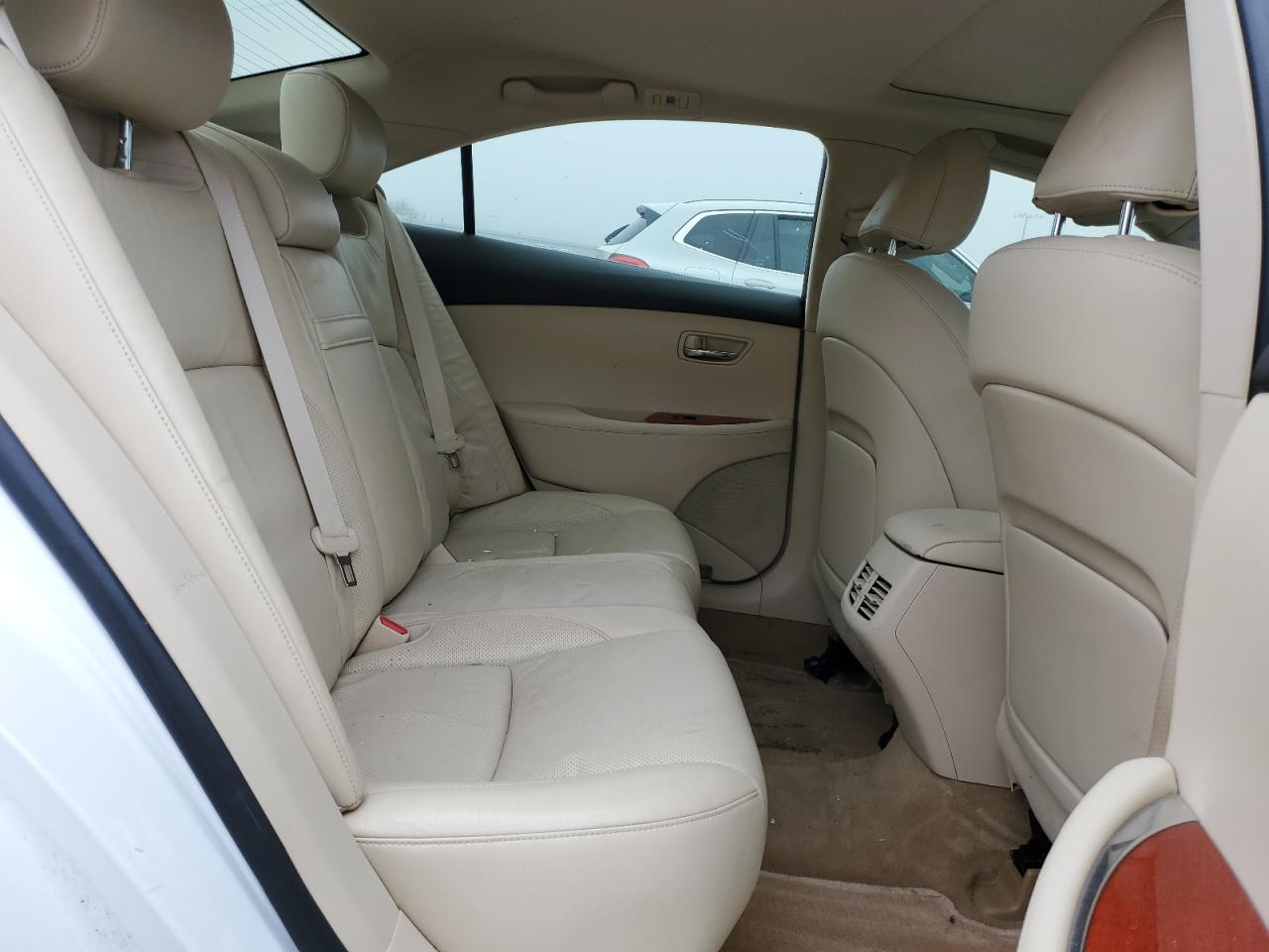 2012 Lexus ES - Image 10