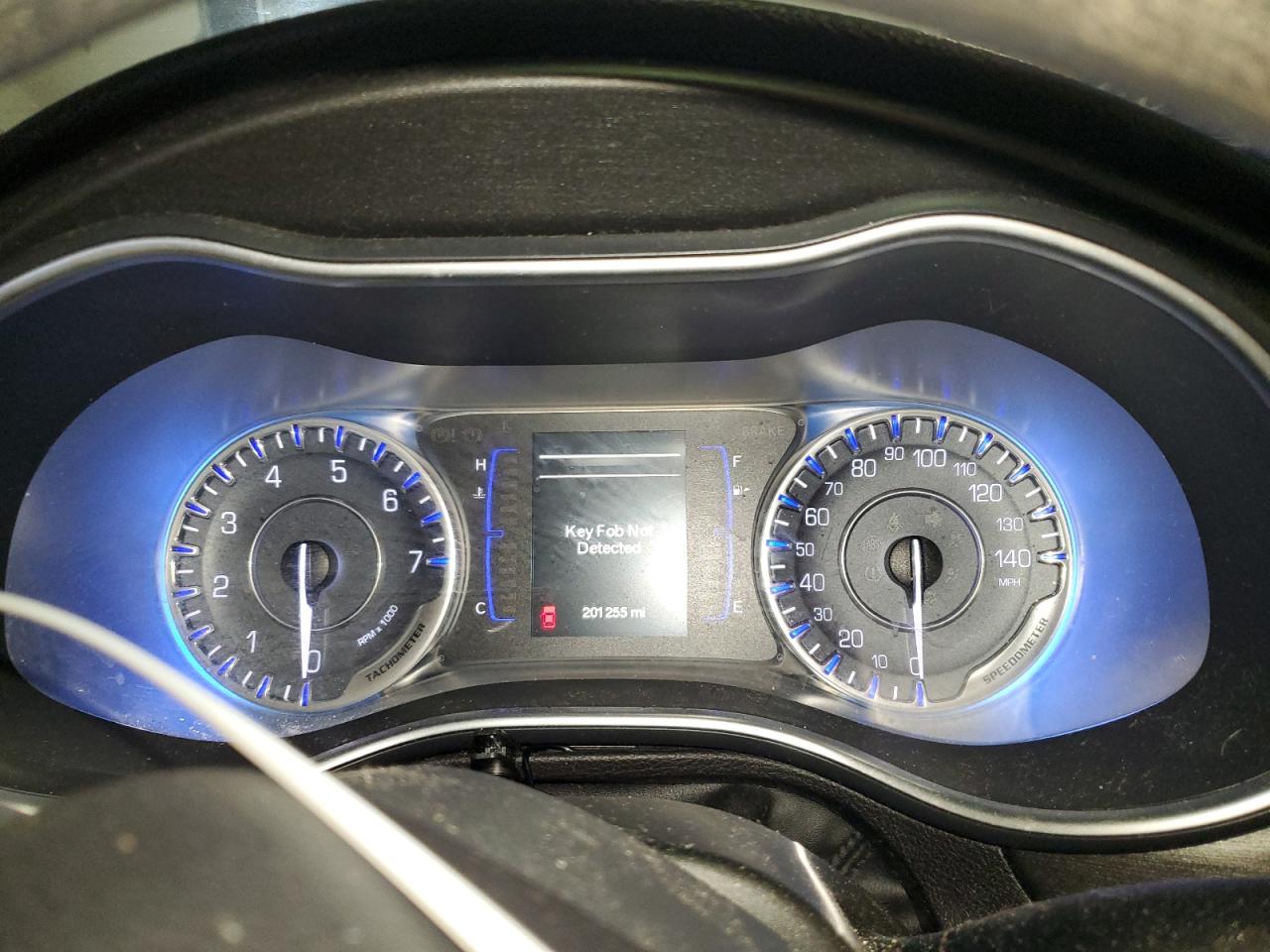 2015 Chrysler 200 - Image 9