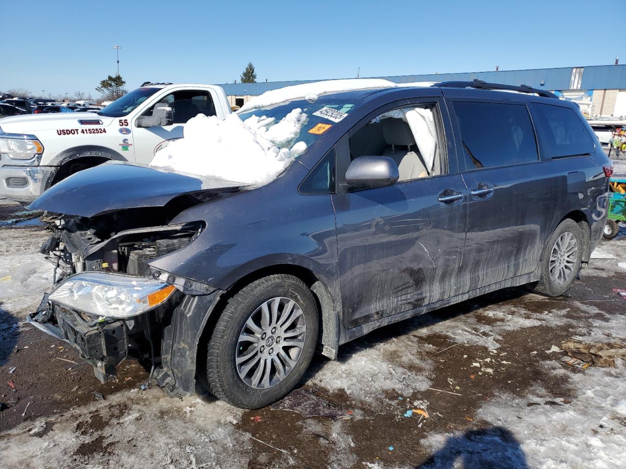 2020 Toyota Sienna - Image 1