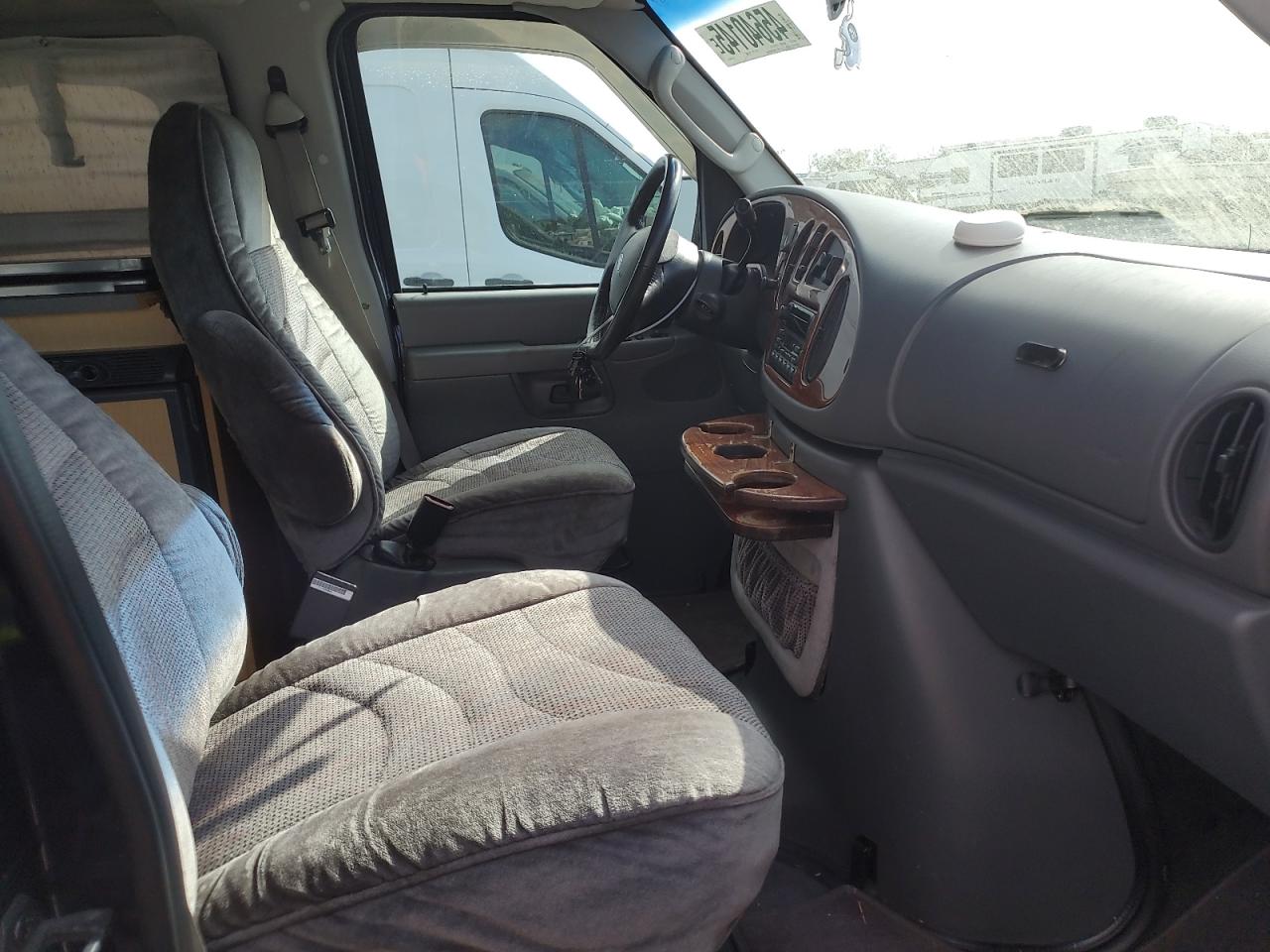 2003 Ford Econoline - Image 5