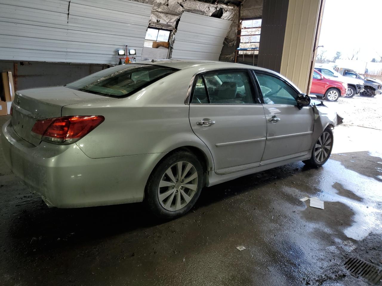 2012 Toyota Avalon - Image 3
