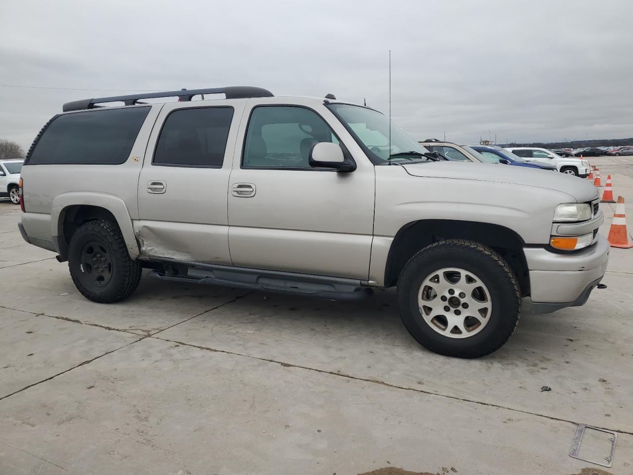 2004 Chevrolet Suburban - Image 4