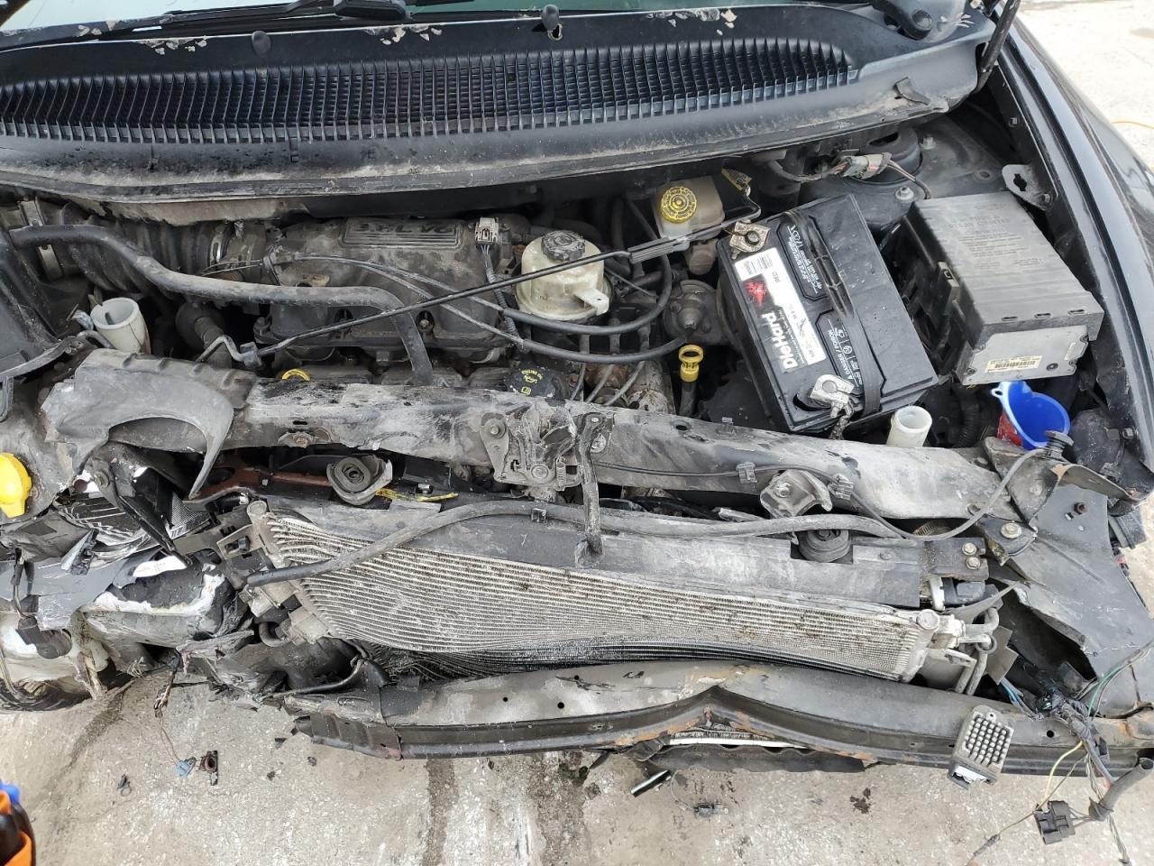 2005 Chrysler Town & Country - Image 14