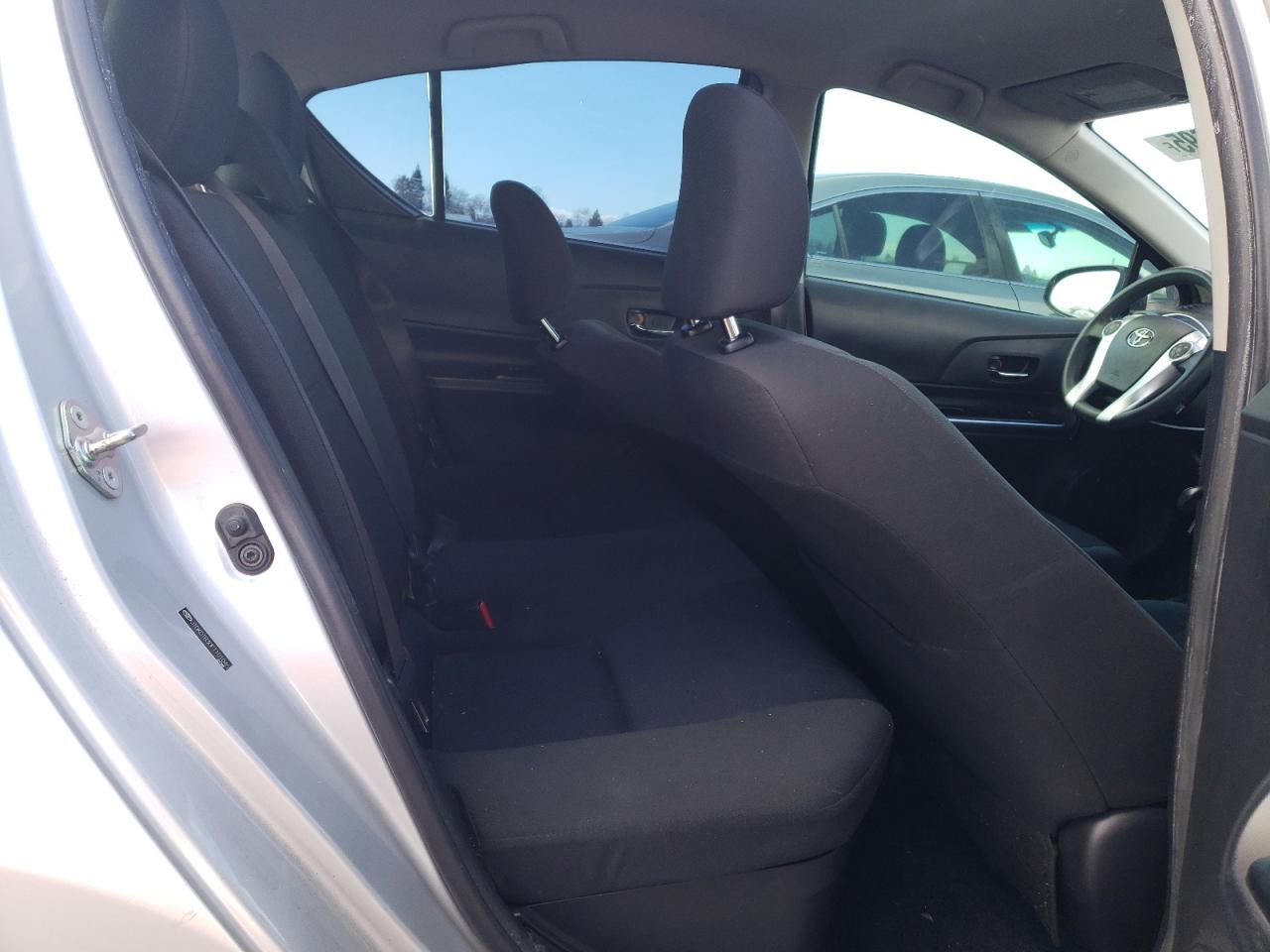 2015 Toyota Prius - Image 10