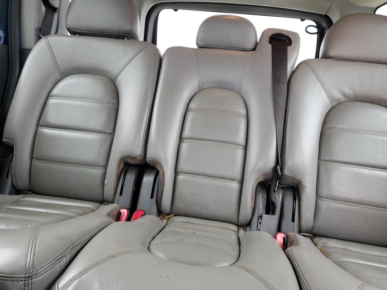 2004 Ford Explorer - Image 10