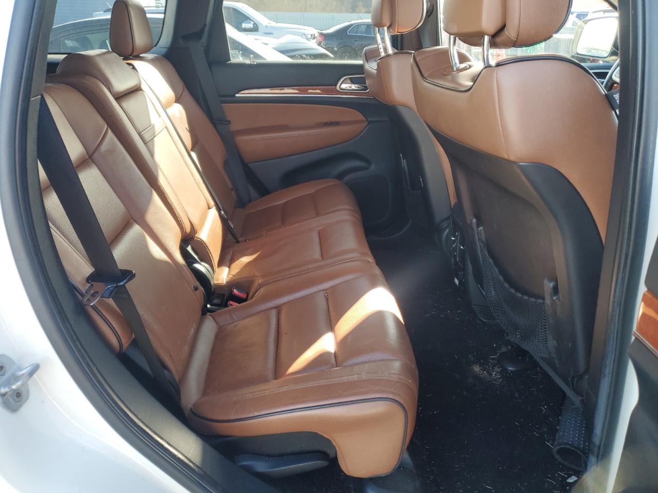 2012 Jeep Grand Cherokee - Image 11