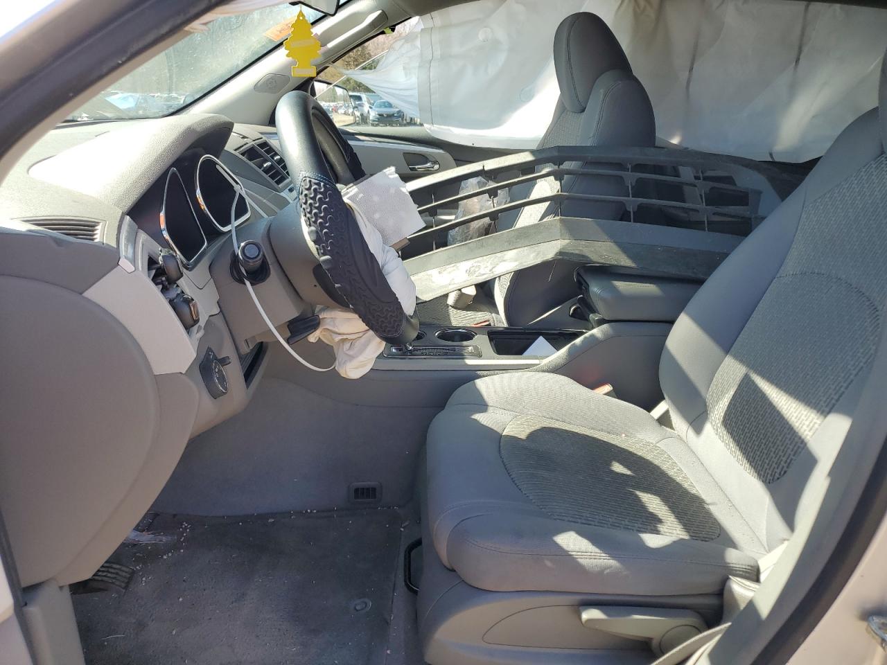 2010 Chevrolet Traverse - Image 7