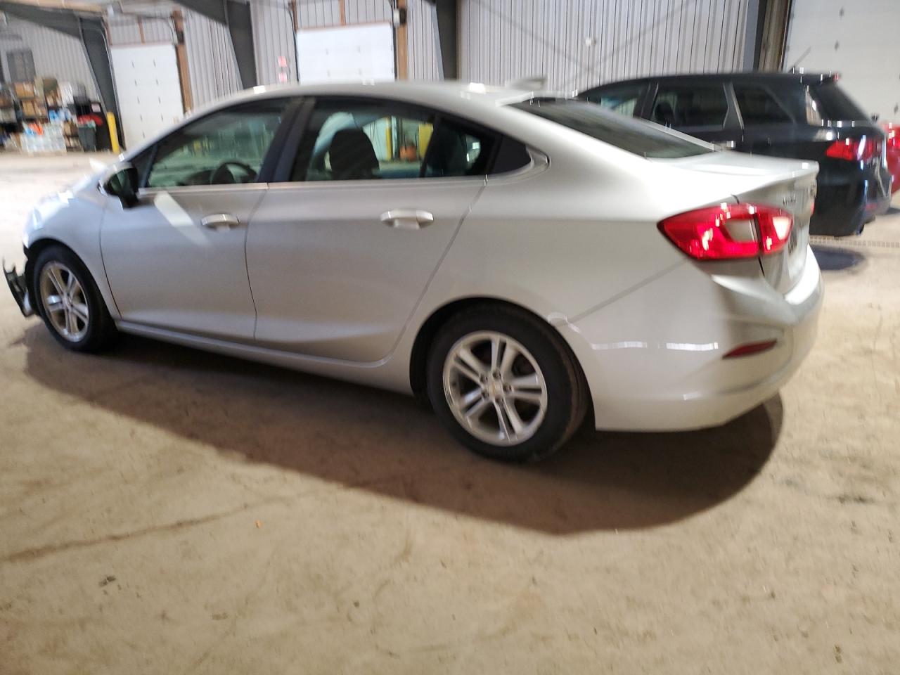 2018 Chevrolet Cruze - Image 2