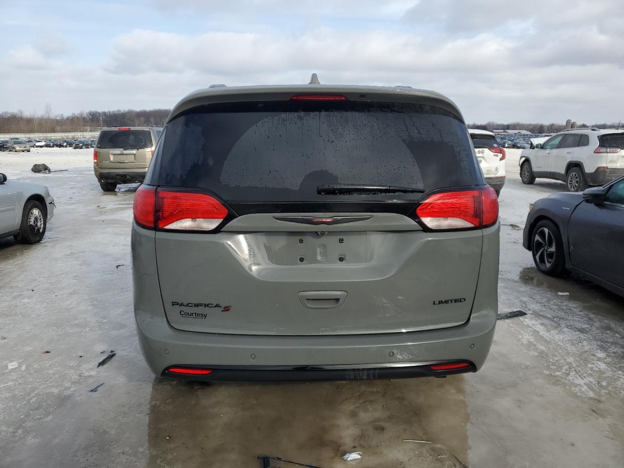 2020 Chrysler Pacifica - Image 6