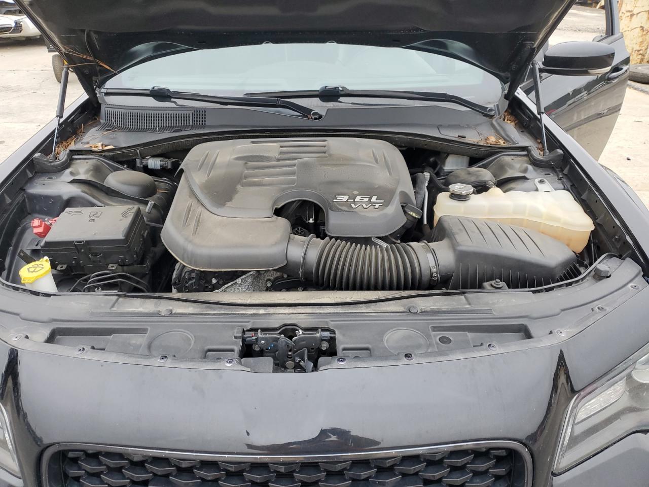 2021 Chrysler 300 - Image 11