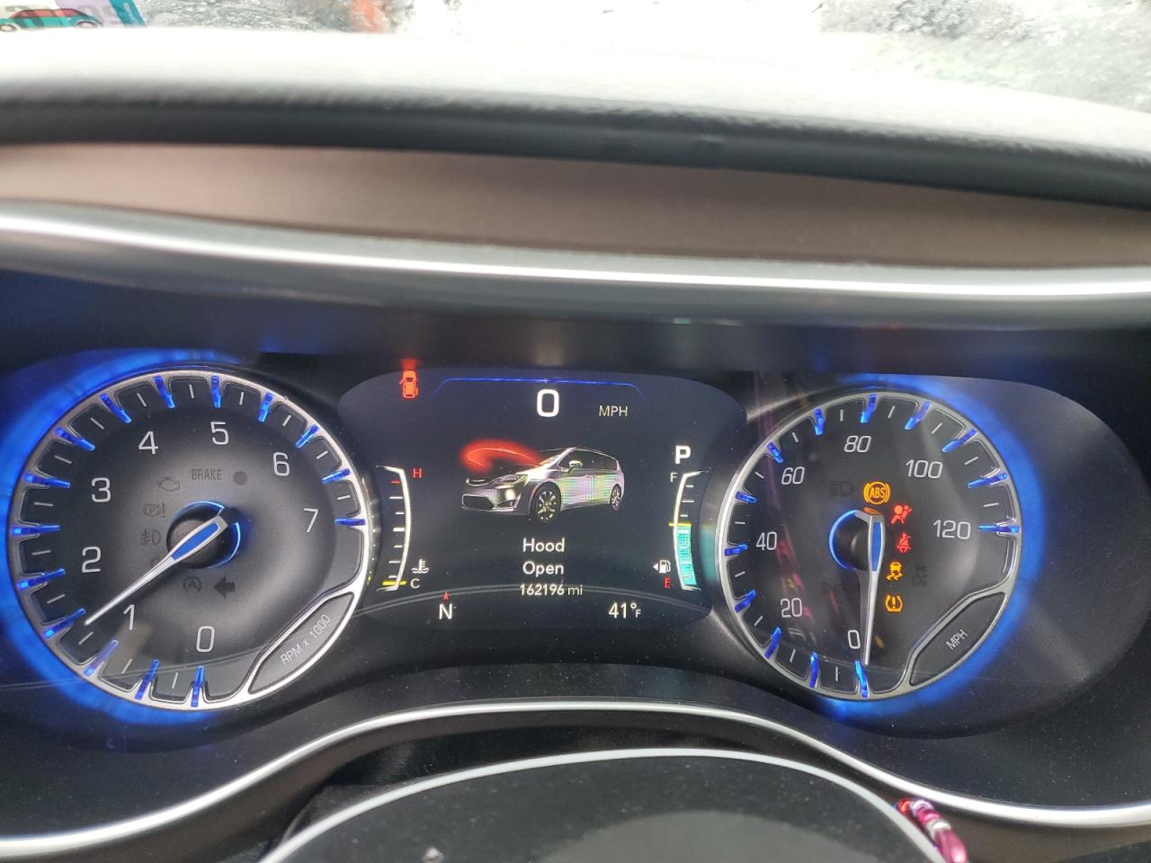 2017 Chrysler Pacifica - Image 9