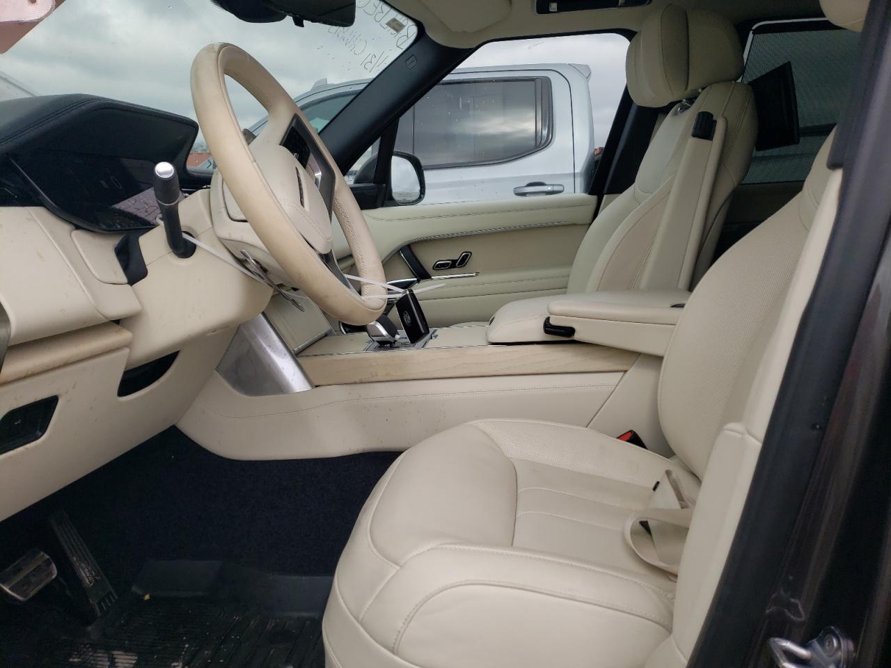 2024 Land Rover Range Rover - Image 7