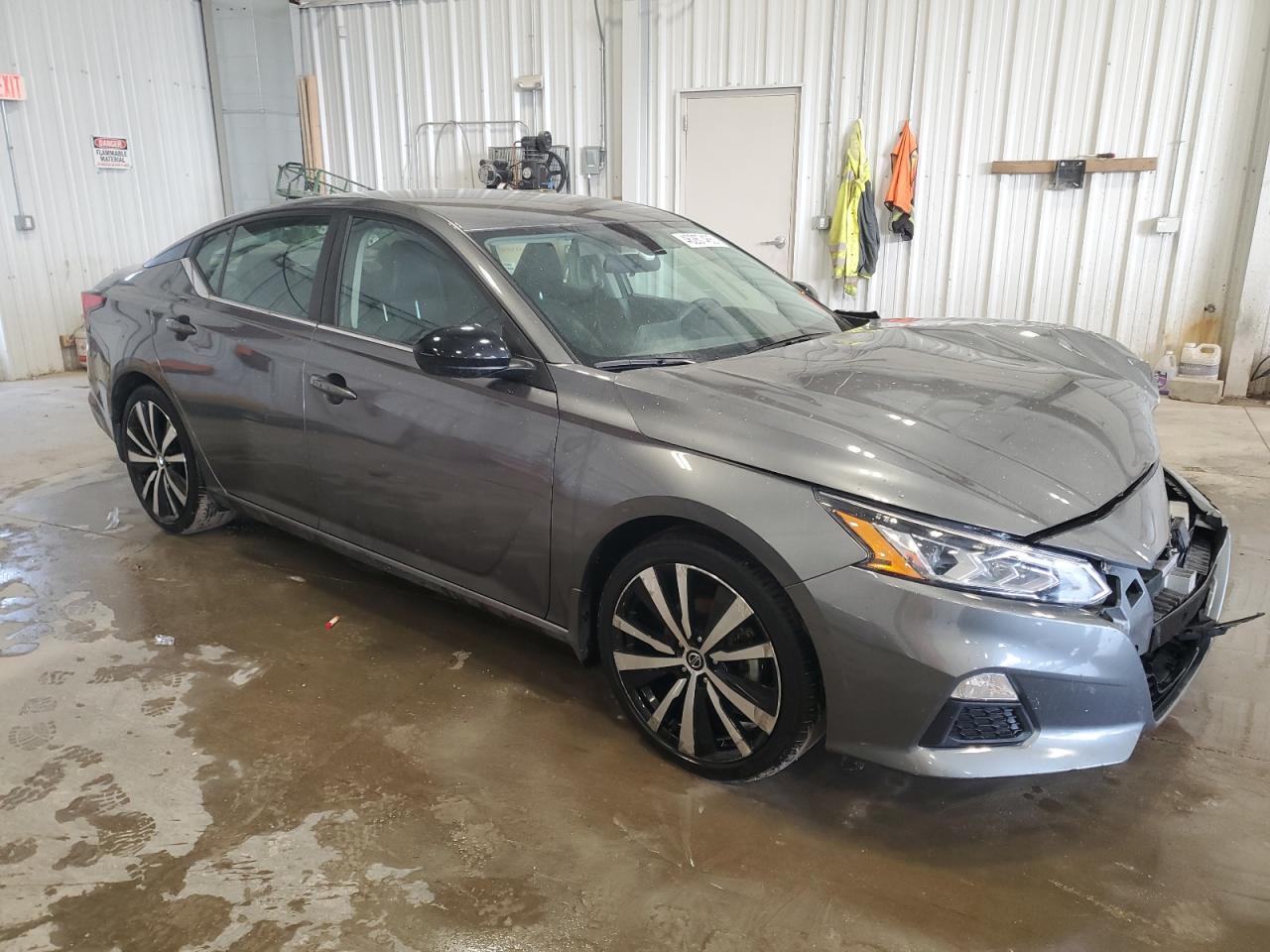 2022 Nissan Altima - Image 4