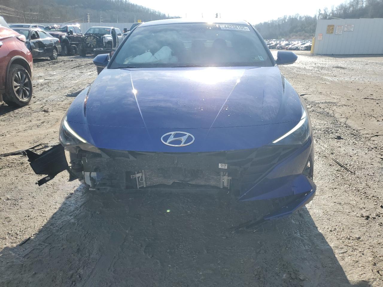 2023 Hyundai Elantra - Image 5