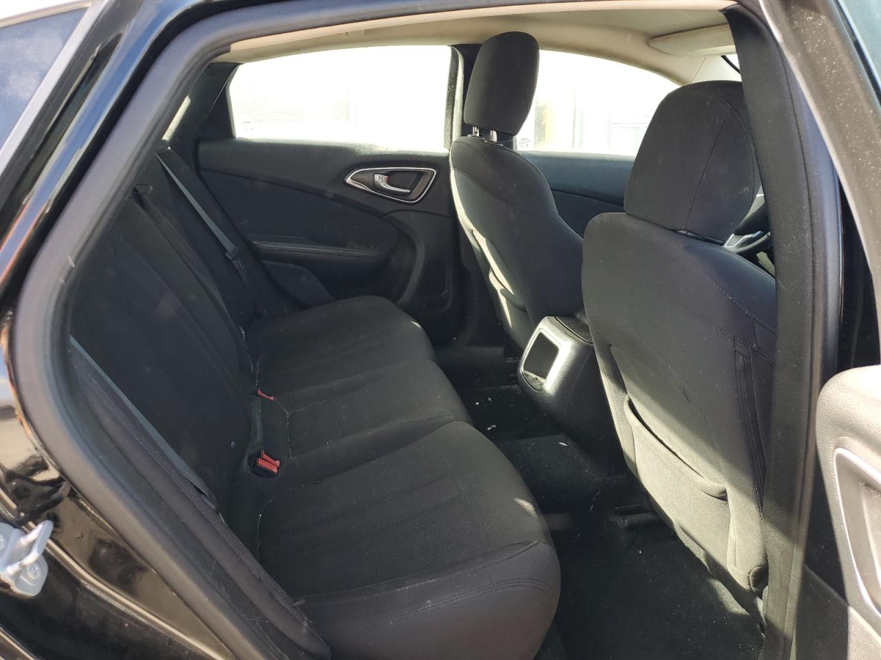 2015 Chrysler 200 - Image 10