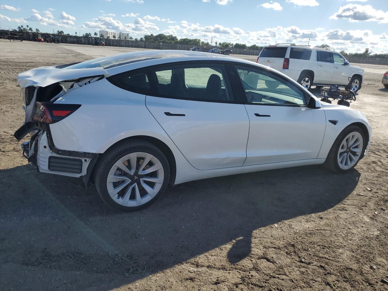 Фото: 5YJ3E1EA9PF647417 - 3