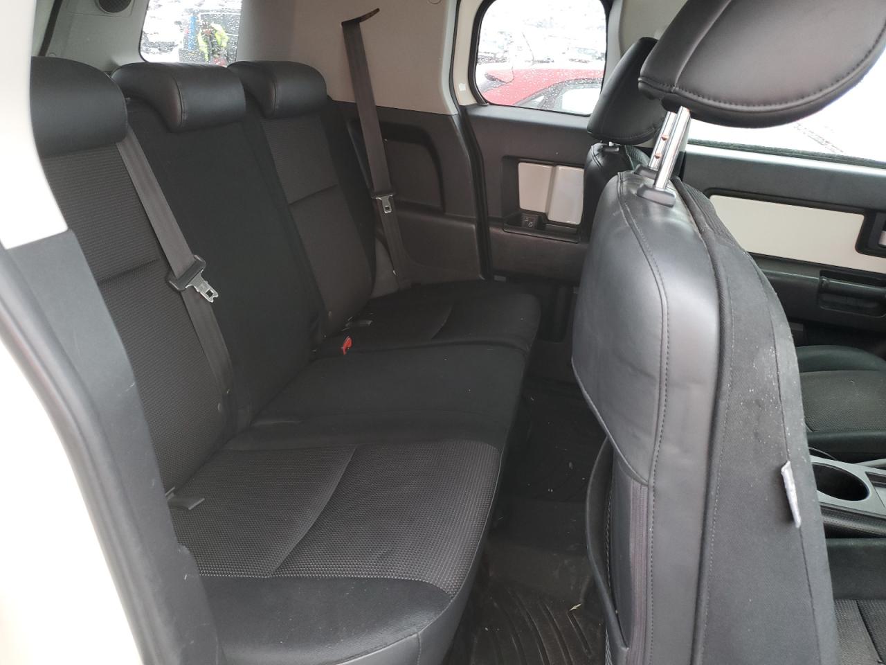 2008 Toyota FJ Cruiser - Image 11