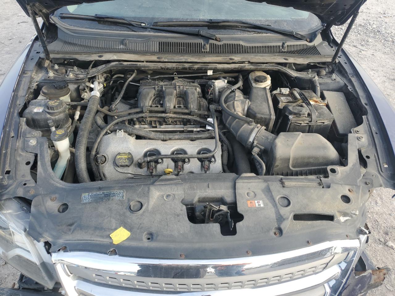 2011 Ford Taurus - Image 13