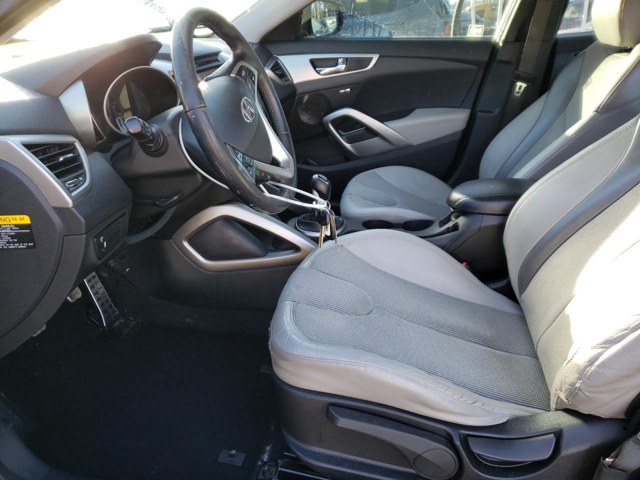 2012 Hyundai Veloster - Image 7