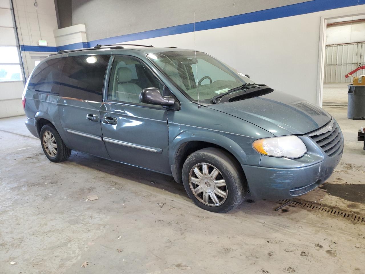 2005 Chrysler Town & Country - Image 4