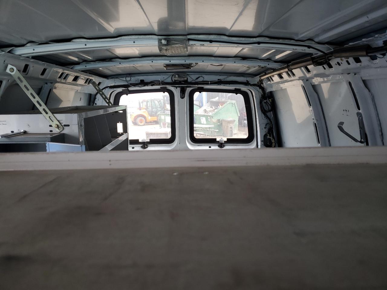 2007 Chevrolet Express - Image 10