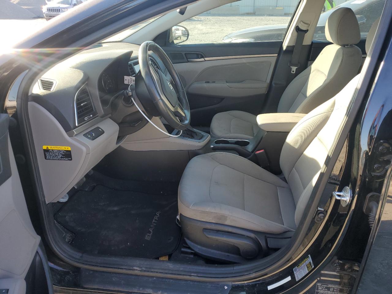 2018 Hyundai Elantra - Image 7