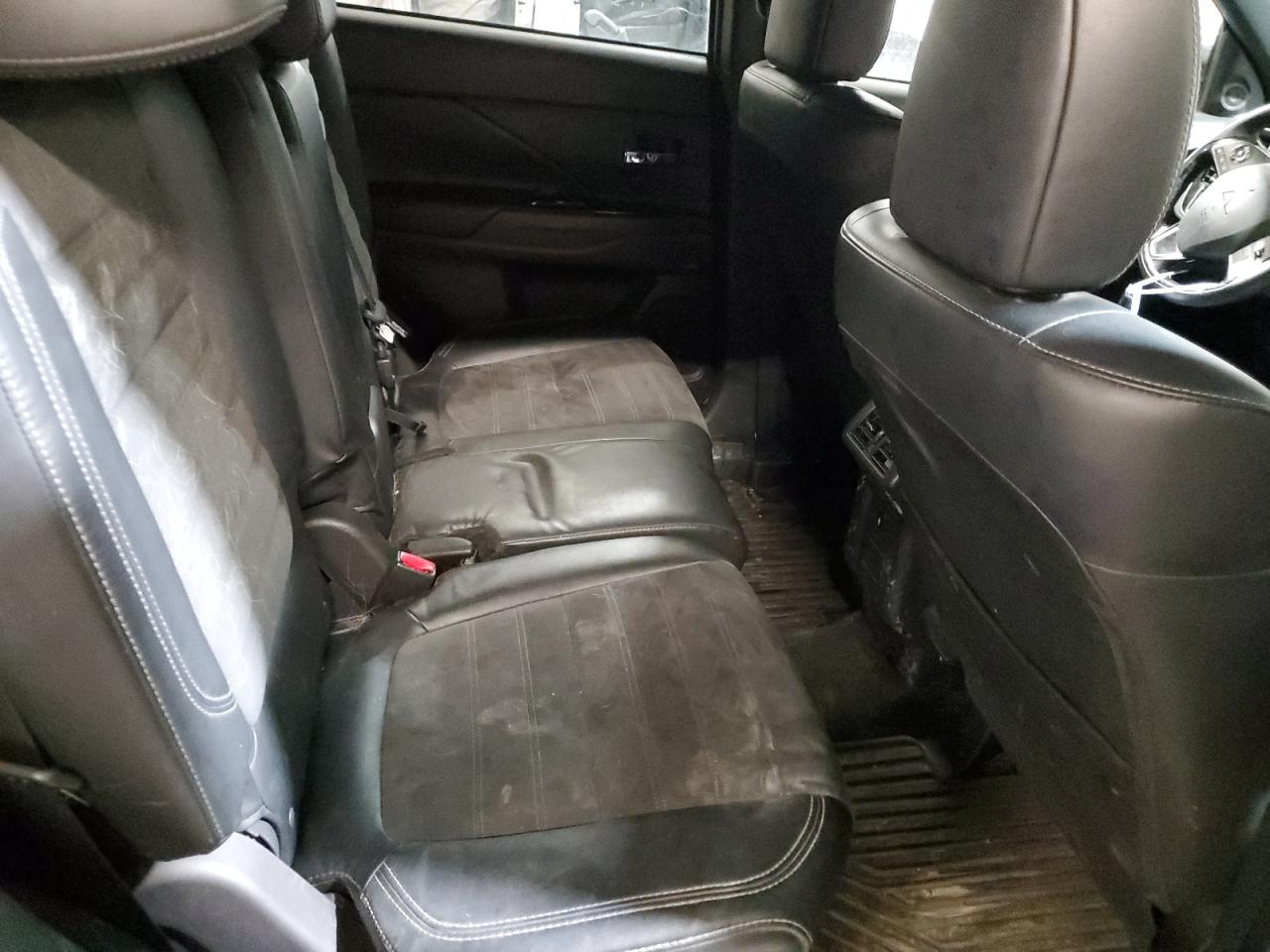 2019 Mitsubishi Outlander - Image 11