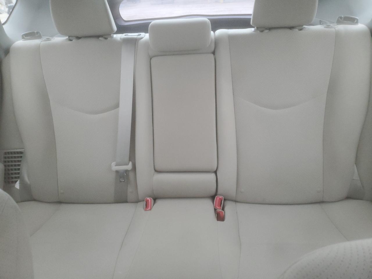 2012 Toyota Prius - Image 10