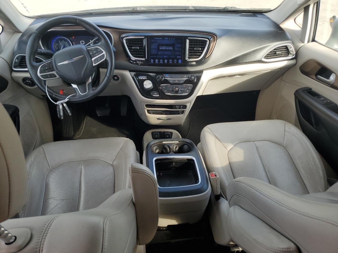 2017 Chrysler Pacifica - Image 8