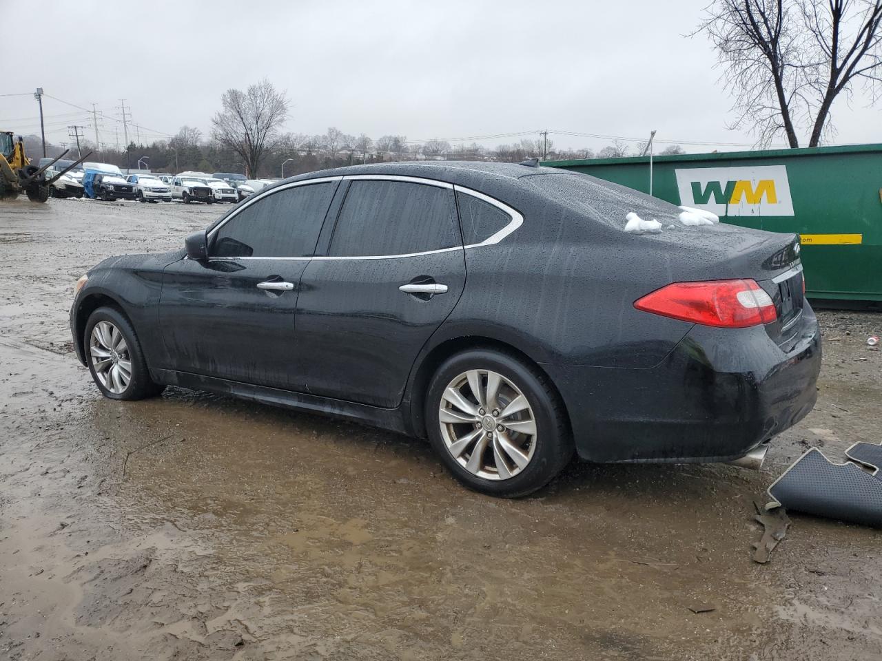 2012 Infiniti M - Image 2