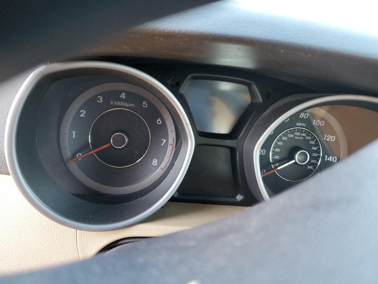 2011 Hyundai Elantra - Image 9