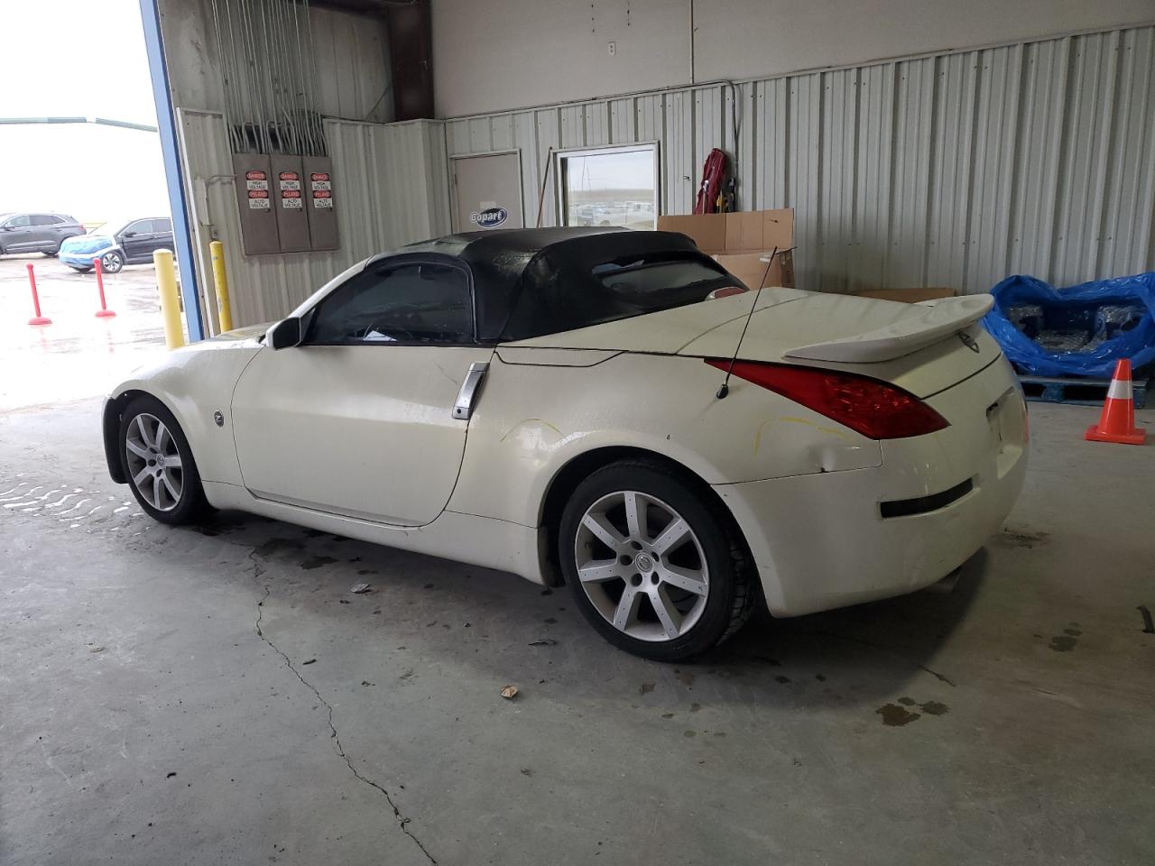 2009 Nissan 350Z - Image 2