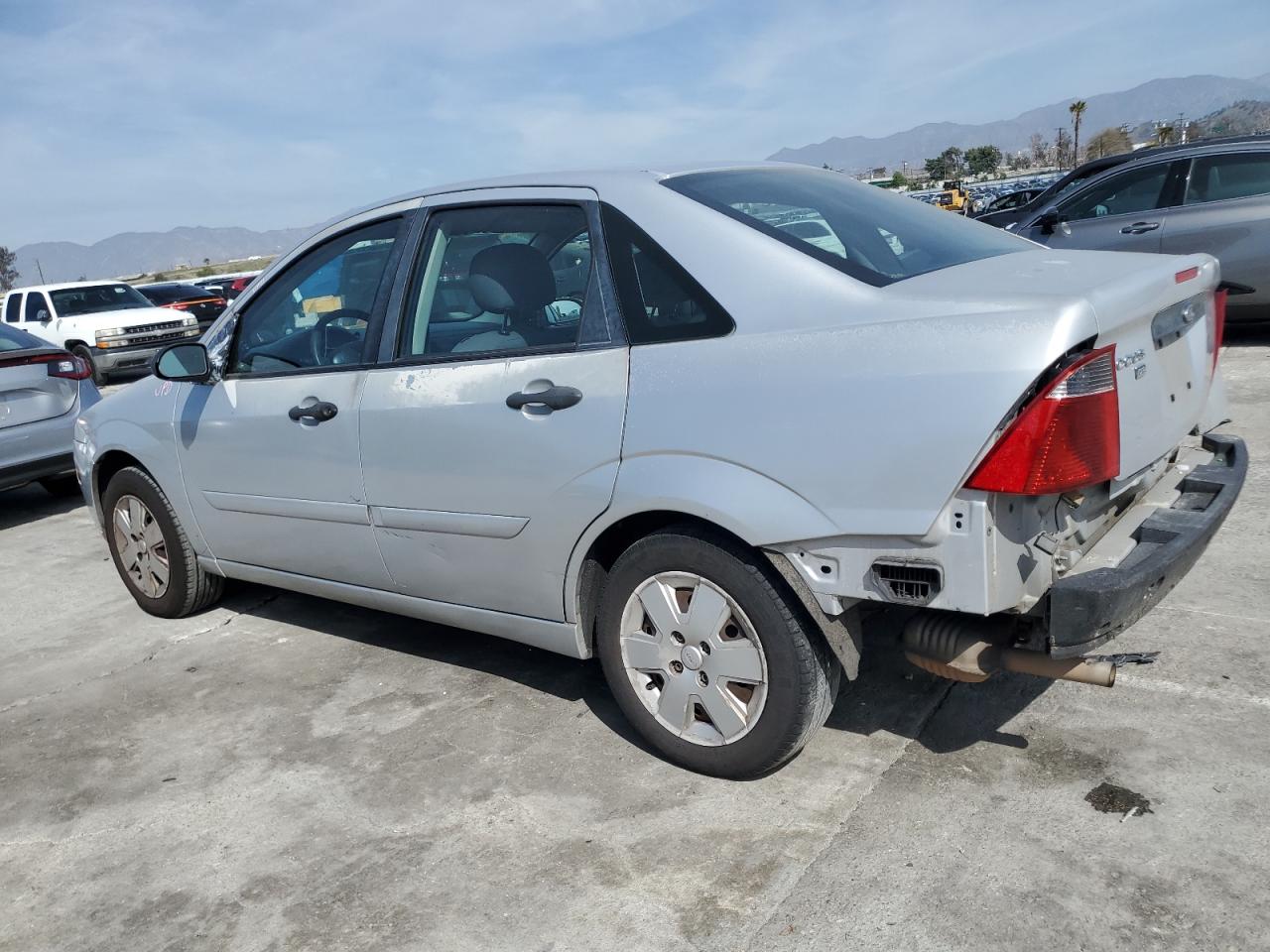 2007 Ford Focus - Image 2