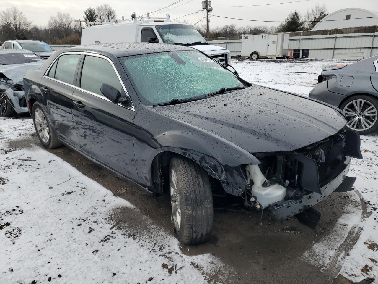 2019 Chrysler 300 - Image 4