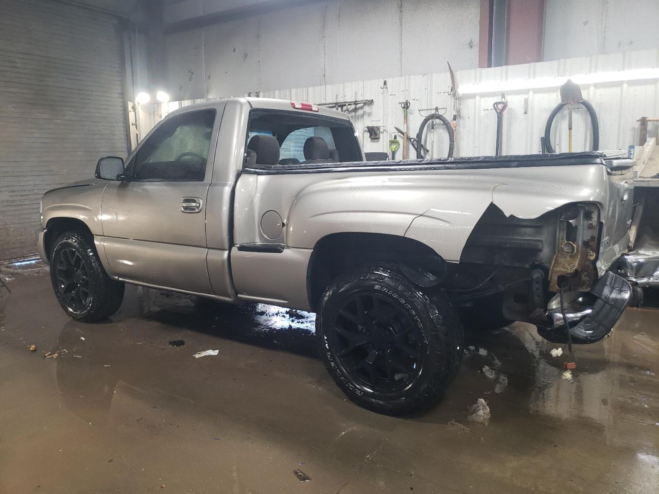 2003 GMC Sierra - Image 2