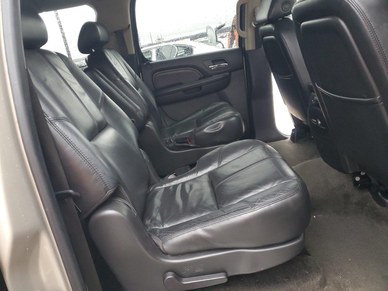 2007 GMC Yukon - Image 11