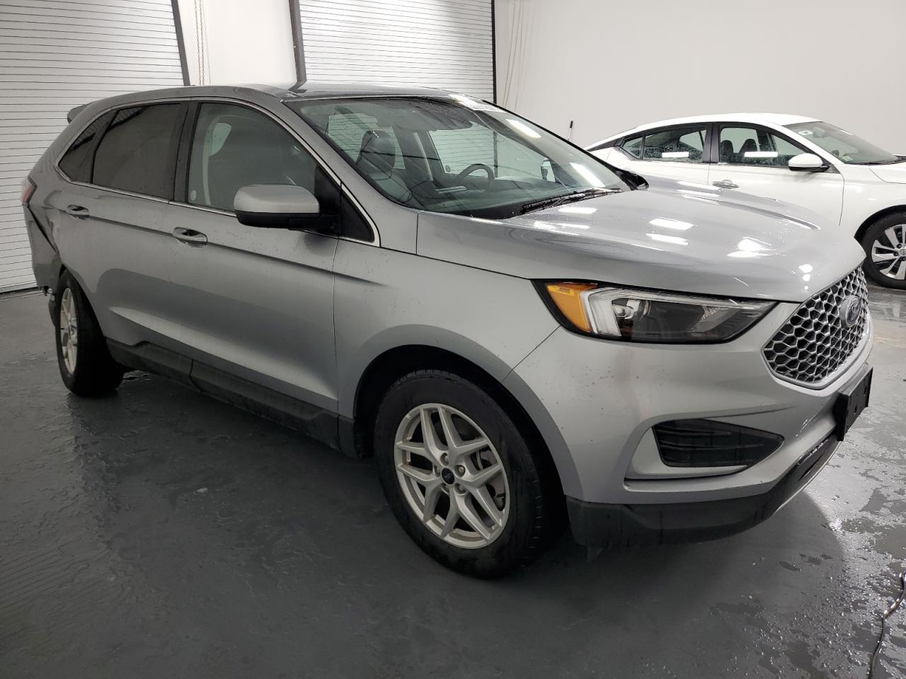 2023 Ford Edge - Image 4