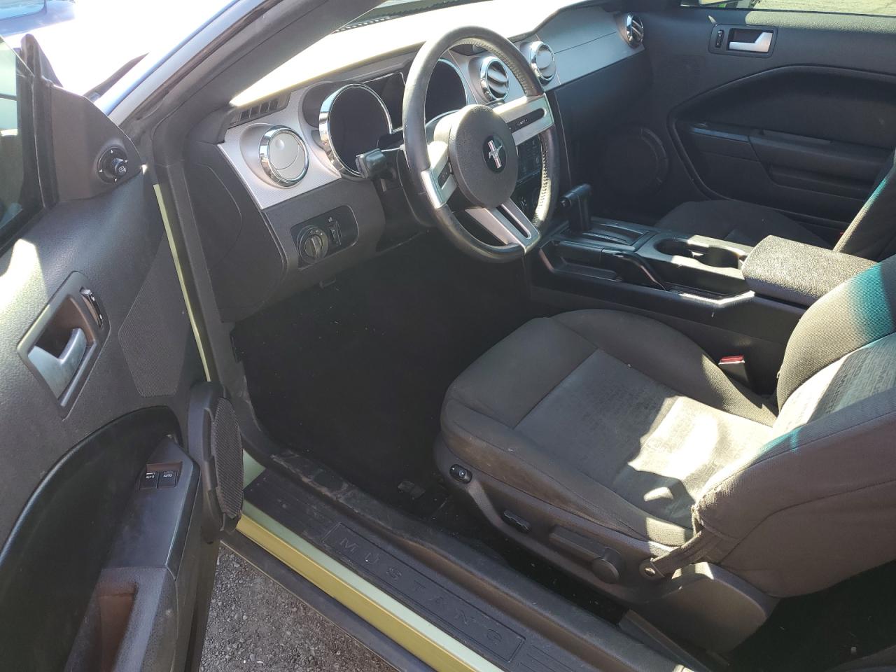 2005 Ford Mustang - Image 8