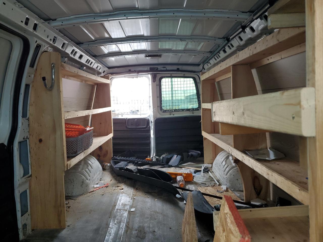 2011 Chevrolet Express - Image 10